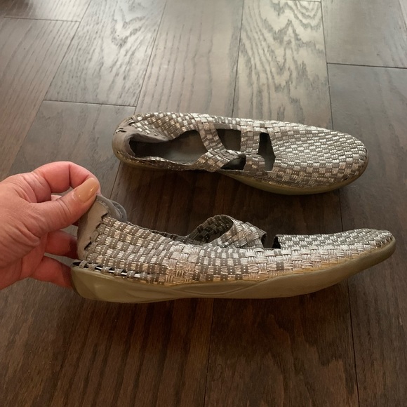 Flats - Picture 2 of 4